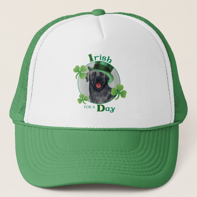 St. Patrick's Day Black Lab Truckerkappe (Vorderseite)