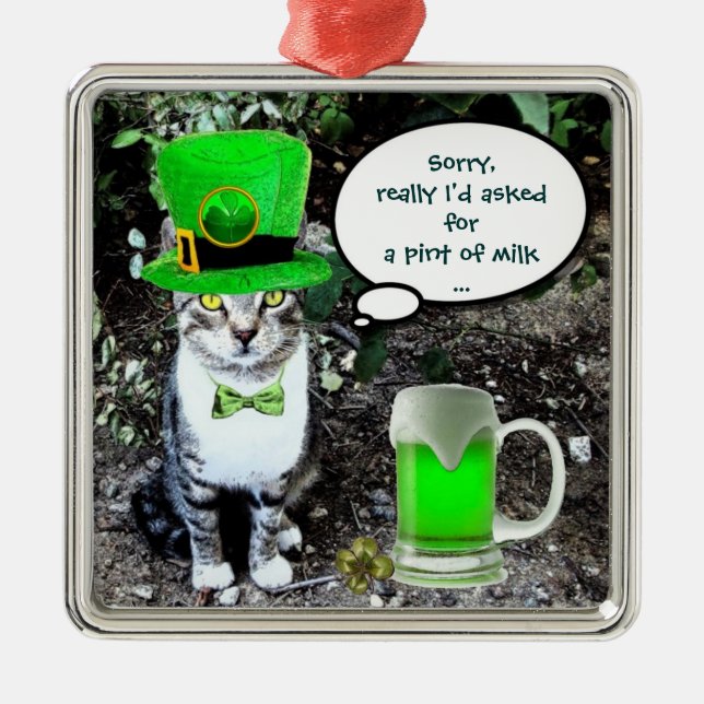 ST PATRICK'S DAY CAT WITH GREEN IRISH BEER SILBERNES ORNAMENT (Vorne)