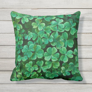 St. Patrick's Day Clover Kissen