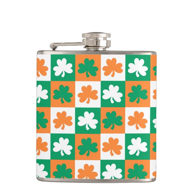 St. Patrick's Day Clovers Flachmann (Vorderseite)