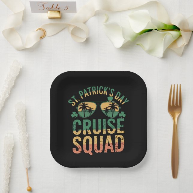 St Patrick's Day Cruise Squad Funny Family Matchin Pappteller (Hochzeit)