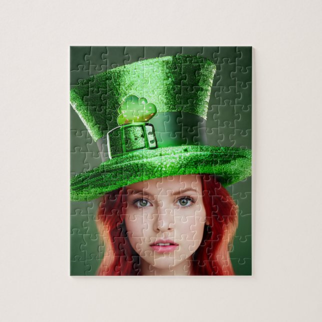 St. Patricks Day Frau in Tophat (Vertikal)