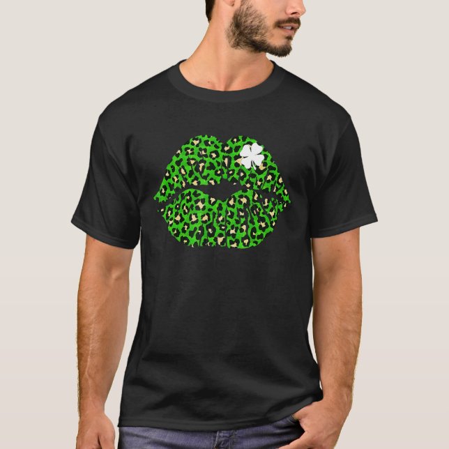 St Patrick's Day Green Leopard Lips Kiss Me Irish T-Shirt (Vorderseite)