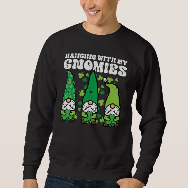 St Patricks Day Hanging With Gnomies Gnomes Men Wo Sweatshirt (Vorderseite)