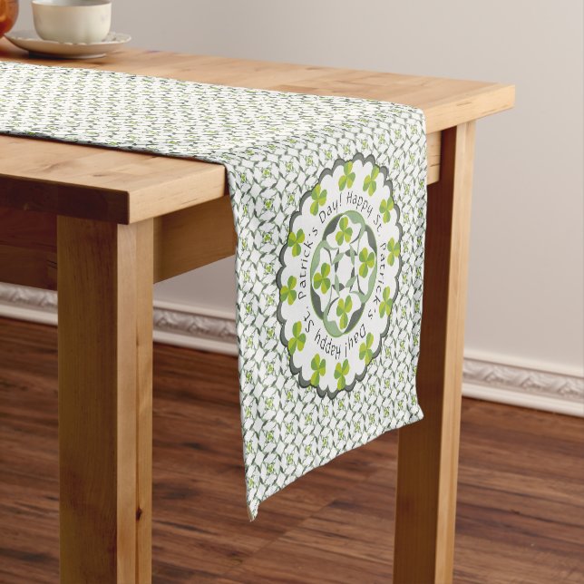 St. Patrick's Day Kleeblatt Celtic Inspiriert Must Kurzer Tischläufer (Beispiel)