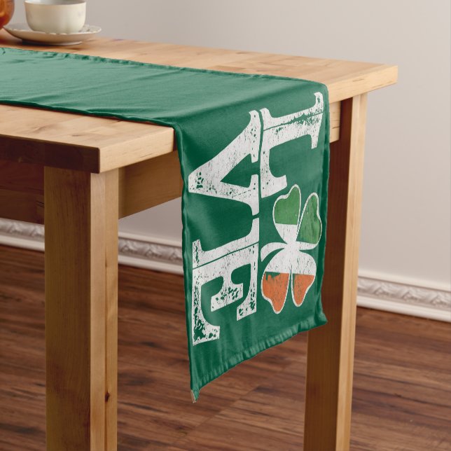 St Patricks Day Liebe Lucky Irish Kleeblatt Green Kurzer Tischläufer (Beispiel)