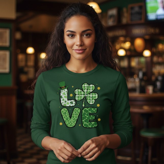 St. Patrick's Day LOVE Green Mixed Patterns Clover T-Shirt (Von Creator hochgeladen)