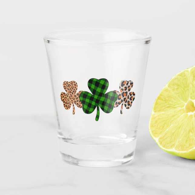 St Patricks Day Lucky Irish Green Kariert Kleeblat Schnapsglas (Vorderseite)
