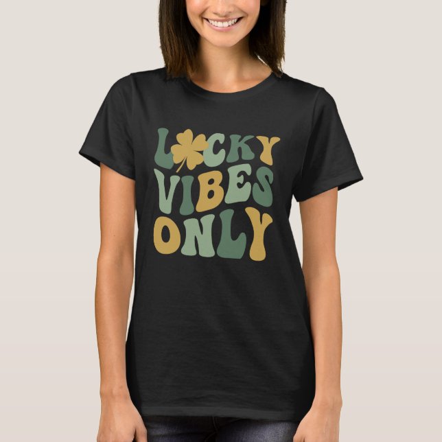 St Patrick's Day Lucky Vibes Only Retro St Paddy's T-Shirt (Vorderseite)