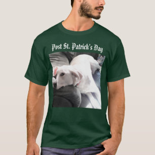St. Patrick's Day Müred White Dog Ruhen Grün T-Shirt