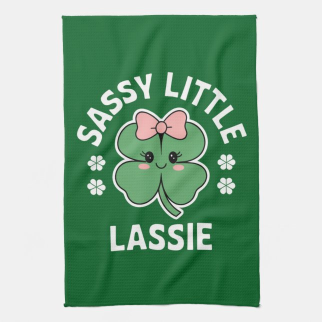 St Patricks Day Sassy Little Lassie Kids Girl Geschirrtuch (Vertikal)