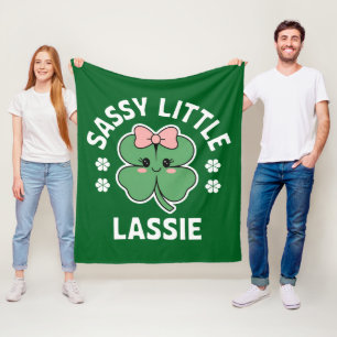 St Patricks Day Sassy Little Lassie Kinder Mädchen Fleecedecke