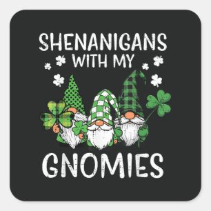St Patricks Day Schelmereien mit Gnomies Gnom Quadratischer Aufkleber