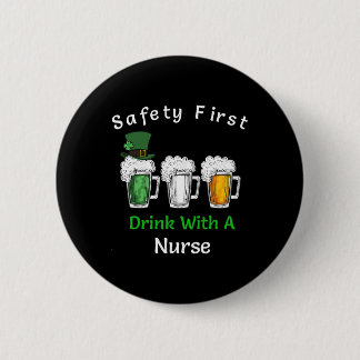 St Patricks Day - Sicherheit Erster Drink mit eine Button