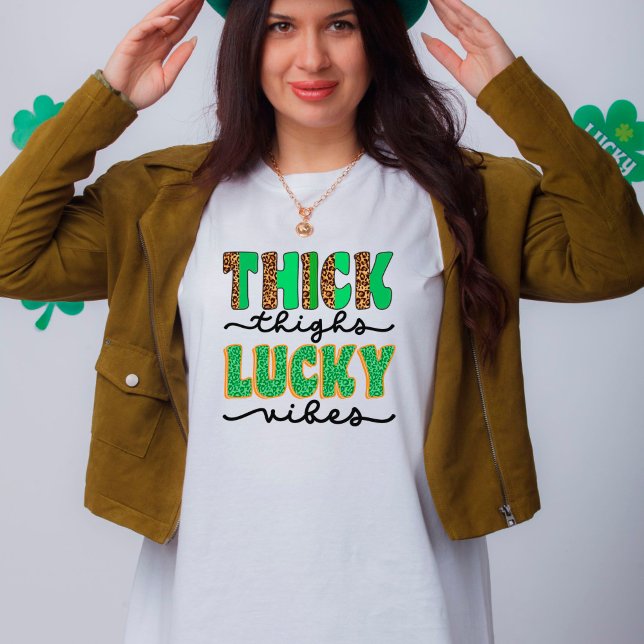St. Patrick's Day Thick Thighs Lucky Vibes T-Shirt (Von Creator hochgeladen)