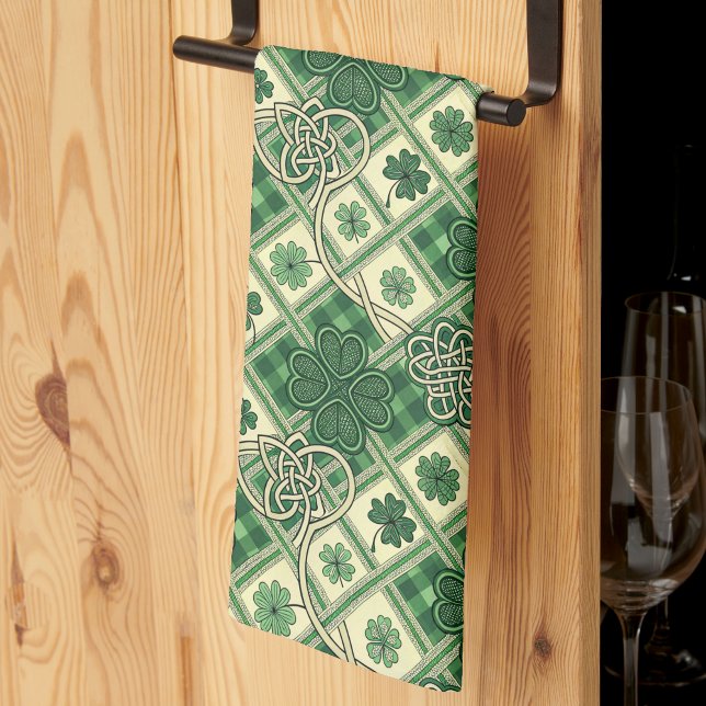  St Patrick's Shamrocks n Intertwined Celtic Knots Geschirrtuch (Von Creator hochgeladen)