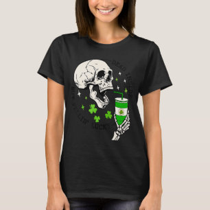 St. Patrick's Skeleton Kaffee im Inneren, aber Fee T-Shirt