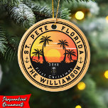 St Pete Beach Florida Retro Sunset Palm Tree 80er Keramik Ornament<br><div class="desc">St. Pete Beach Florida Vintag 60er Souvenirs. St. Pete Beach Florida - Retro Tropical Palm Tree 60er Souvenirs Vintages Design macht ein großartiges Weihnachts- oder Geburtstagsgeschenk für Liebhaber des Strandes von St. Pete Beach. Das Retro-Sommerdesign ist ein perfektes Geschenk für Reisende und tropische Fans. - Sie können diese Vorlage an...</div>