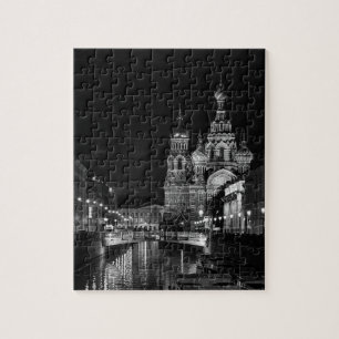 St Petersburg Russland bei Nacht Schwarz Weiß Stad