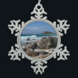 St. Thomas Rocky Beach Schneeflocken Zinn-Ornament<br><div class="desc">Eine unserer Touren in Saint Thomas, USVI, führte uns an diesen felsigen Strand. Der Kontrast des blauen Himmels und der Ozeanwellen zu den rosa und orangefarbenen Tönen der Felsen machte dieses Bild zu einem unwiderstehlichen Bild. Karo in unserem Shop für mehr Fotos an der Küste der Insel. Dieses Bild wird...</div>