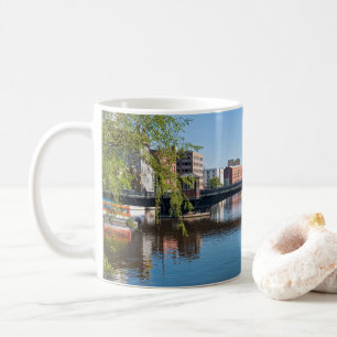 Staat Straßenbrücke durch den Fluss Milwaukee Kaffeetasse
