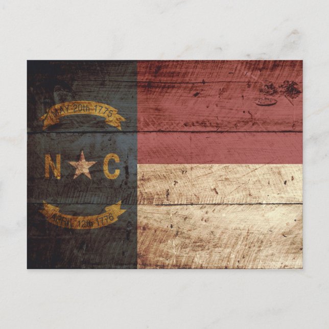 Staatsflagge von North Carolina auf Altholzkörnern Postkarte (Vorderseite)