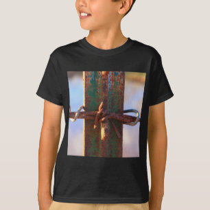Stacheldraht und Rostkreuz T-Shirt