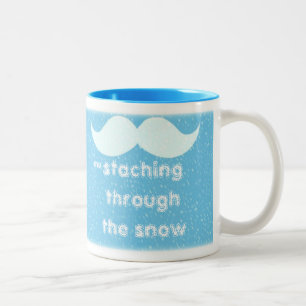 'Staching durch den Schnee Zweifarbige Tasse