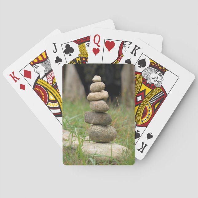Stack der ausgewogenen Steine Spielkarten (Rückseite)