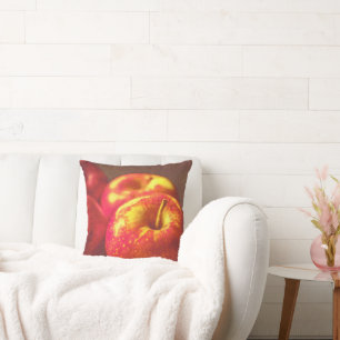 "Stack of Red Apples Fruit" Niedliches Foto. Jetzt Kissen