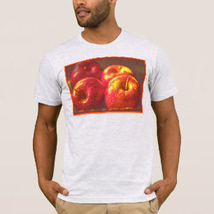 "Stack of Red Apples Fruit" Niedliches Foto. Jetzt T-Shirt