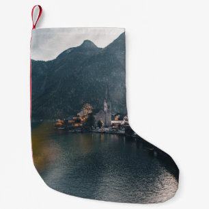 STADT AM STRAND VON WASSER UND BERGEN KLEINER WEIHNACHTSSTRUMPF