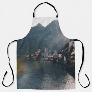 STADT AM STRAND VON WASSER UND BERGEN SCHÜRZE
