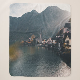 STADT AM STRAND VON WASSER UND BERGEN SHERPADECKE