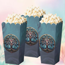 Stadt im Schatten des luxuriösen Baumes des Lebens