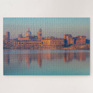 Stadt Mantua spiegelte die Skyline wider, Italien