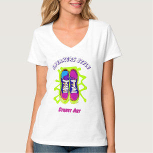 Städtische Kultur: Sneakers Style T-Shirt