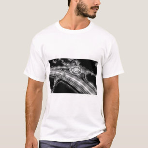 Städtische Nachtverkehrs-Kreuzungsstraße mit Lic T-Shirt