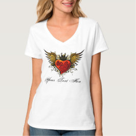 Städtischer Winged Herz-Tätowierungsentwurf mit T-Shirt