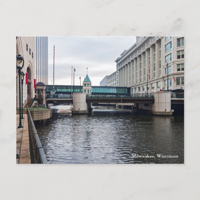 Stadtmitte Milwaukee Flussufer und Architektur Pos Postkarte (Vorderseite)