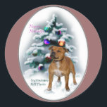 Staffordshire Bull Terrier Christmas Geschenke Runder Aufkleber<br><div class="desc">Wunderschöne Urlaubskunst für Stier-Terrier-Liebhaber. Elegantes ovales Design sieht auf einer großen Auswahl an Weihnachtsartikeln atemberaubend aus. Liebliche Geschenke für die Liebhaber des Personals.</div>