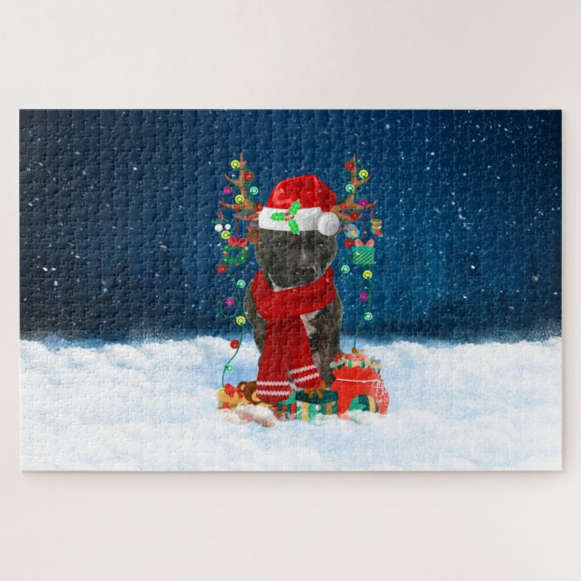 Staffordshire Bull Terrier dog mit Weihnachtsgesch (Horizontal)