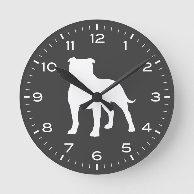 Staffordshire Bull Terrier Dog Silhouette Staffy Runde Wanduhr (Vorderseite)