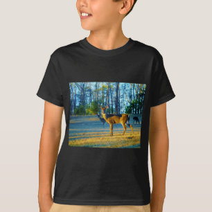 Stag / Buck Deer, hellblauer Himmel T-Shirt