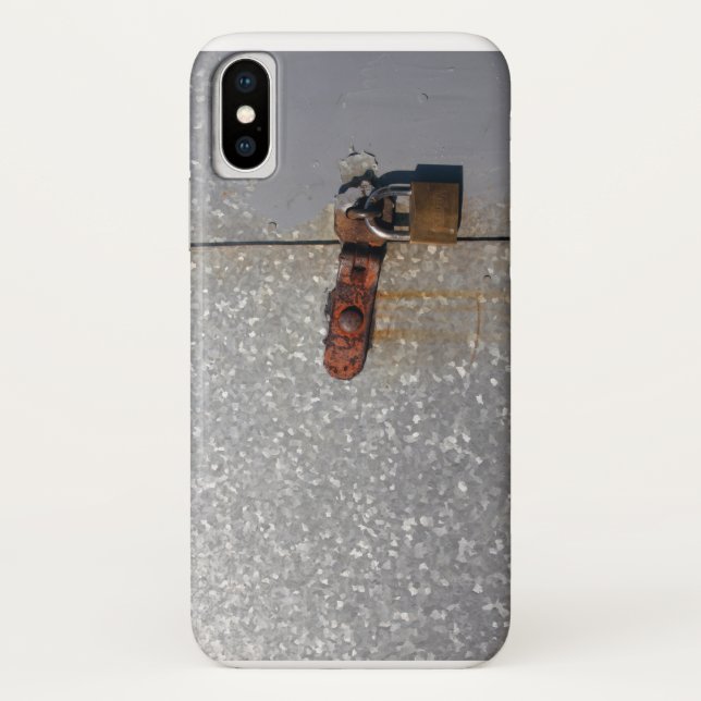 Stahltüren mit rostigem Schloss verschlossen Case-Mate iPhone Hülle (Rückseite)