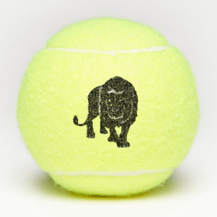 Stalking Lion Tennisbälle