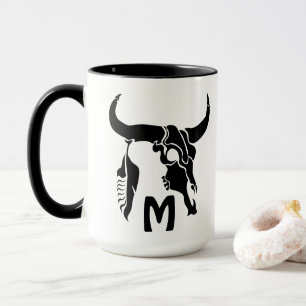 Stammanwurzelschädel mit schwarzer Feder Tasse