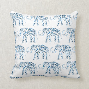 Stammes-Elefant Blau Mandala auf Weiß Kissen