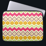 Stammes- inspirierte Elektronik-Tasche Laptopschutzhülle<br><div class="desc">Eine Elektroniktasche,  die einen Stammes- inspirierten Entwurf im boho kennzeichnet,  inspirierte Schatten von rosa,  von Grünem,  Burgunder,  Orange und Gelb.</div>