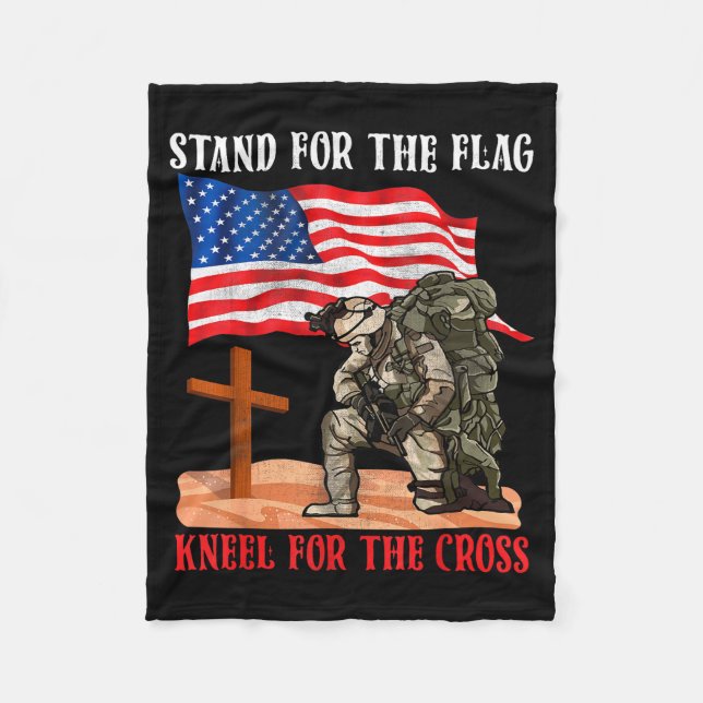 Stand For The Flag Kneel For The Cross Patriotic C Fleecedecke (Vorderseite)